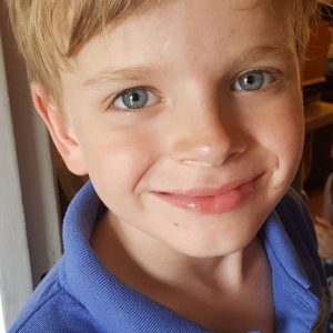 8歲自閉癥男孩在墻上寫下的內(nèi)容，讓媽媽不寒而栗！