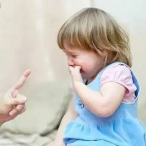 怎樣對(duì)待自閉癥兒童“想得到”而出現(xiàn)的不良行為？