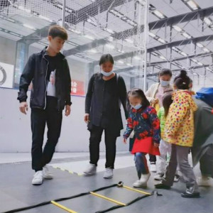 深圳開展孤獨(dú)癥親子冰上公益課程 深圳開展孤獨(dú)癥親子冰上公益課程
