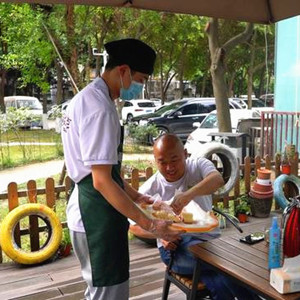 成都自閉癥就業(yè)之路：從五彩夢(mèng)想畫室到慢點(diǎn)點(diǎn)面包店（一）