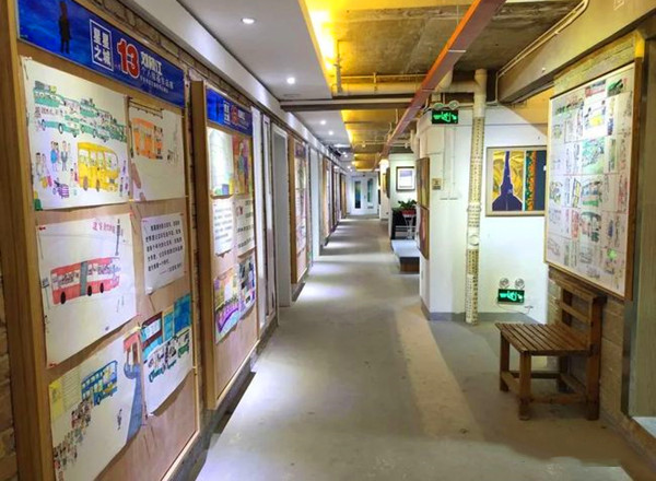 文山13歲自閉癥男孩舉辦個(gè)人畫展