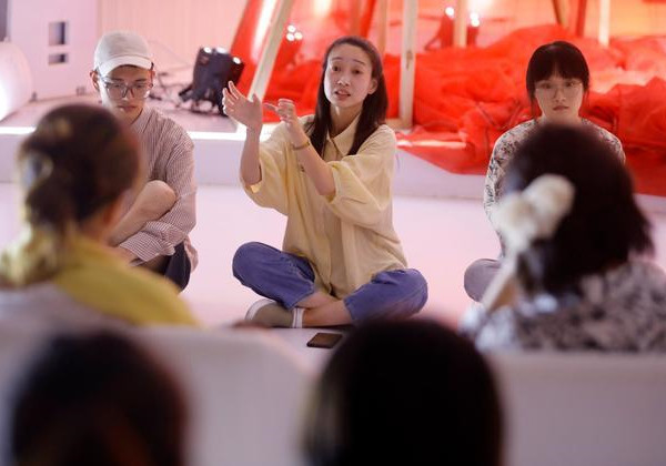 韓國肢體戲劇藝術(shù)表演者章嘉禾為自閉癥孩子獻藝（二）