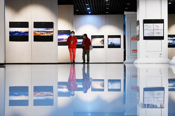 為自閉癥兒童籌款，曹建明在上海舉辦攝影作品展