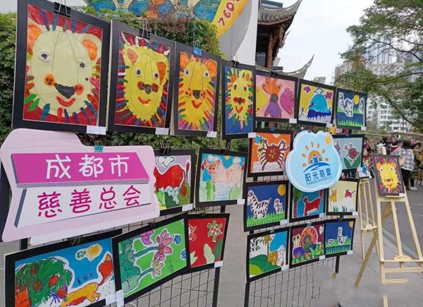 成都開展公益快閃活動(dòng)，30個(gè)孤獨(dú)癥家庭走上街頭