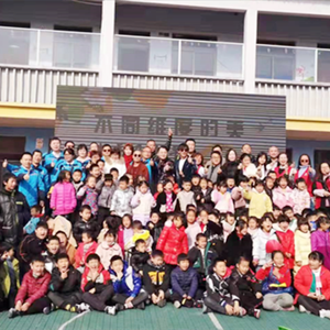 上?；矢W(xué)雷鋒團(tuán)隊(duì)慰問(wèn)自閉癥兒童