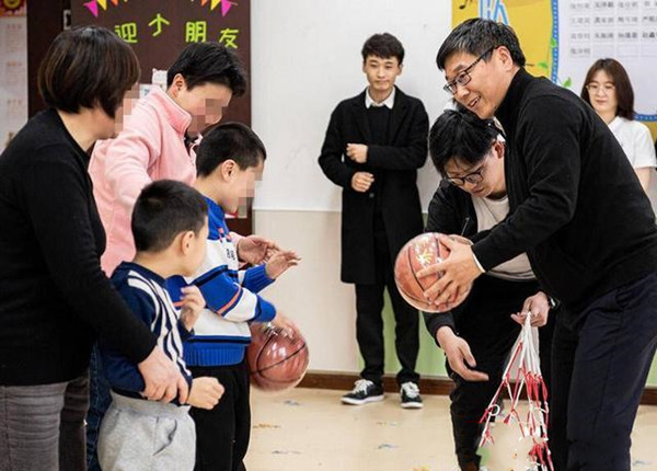 揚州大學(xué)公益團隊元旦期間關(guān)愛孤獨癥兒童