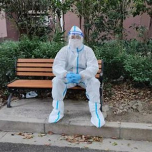 上海自閉癥男孩成為疫情志愿者