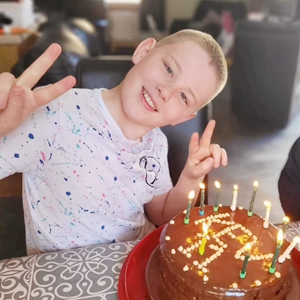 英國(guó)11歲自閉癥男孩智商超霍金，獲邀加盟門(mén)薩