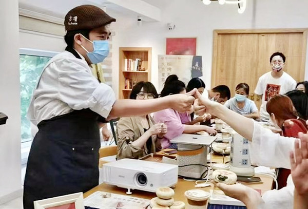 中華慈善日，她吃到孤獨癥兒子親手制作的月餅