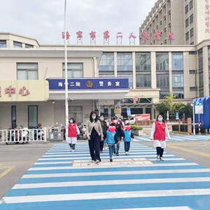 全國第一條孤獨(dú)癥主題斑馬線亮相海寧 全國第一條孤獨(dú)癥主題斑馬線亮相海寧