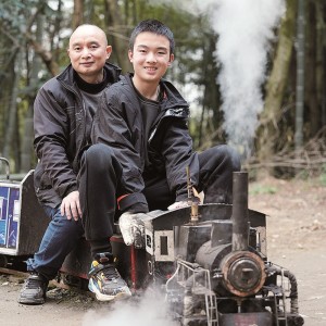 重慶自閉癥男孩癡迷火車，電工老爸十多年造了6列