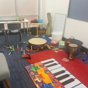 澳洲音樂治療師教華人自閉癥少年學(xué)英文（二）