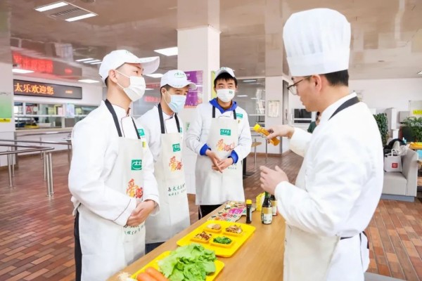 太太樂“愛心廚房”公益項目關(guān)愛自閉癥兒童