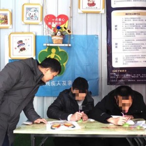 柳州“星星家人”抱團(tuán)互助，為自閉癥孩子點燈