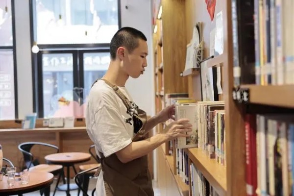 孤獨癥青年在深圳書店圓了就業(yè)夢