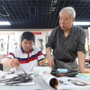 14歲自閉癥少年高子艦在濟南開畫展