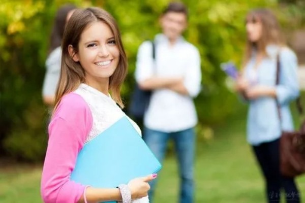 自閉癥大學(xué)生該告訴別人病癥嗎？