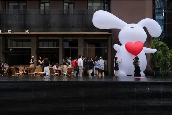 “星星兔子和愛(ài)”自閉癥藝術(shù)裝置展巡游至深圳