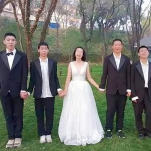 秦皇島30名孤獨癥青年穿上婚紗