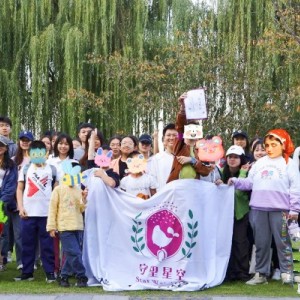 南京大學(xué)志愿者團(tuán)隊陪孤獨癥兒童“尋寶”玄武湖 南京大學(xué)志愿者團(tuán)隊陪孤獨癥兒童“尋寶”玄武湖