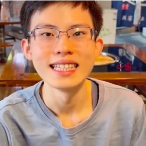 重慶自閉癥少年發(fā)工資請(qǐng)全家吃飯 重慶自閉癥少年發(fā)工資請(qǐng)全家吃飯