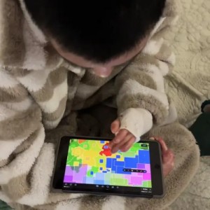 株洲自閉癥男孩用色塊繪制中國地圖