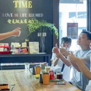 LiLiTime咖啡館為聾人和自閉癥患者提供就業(yè)機(jī)會(huì)（一）
