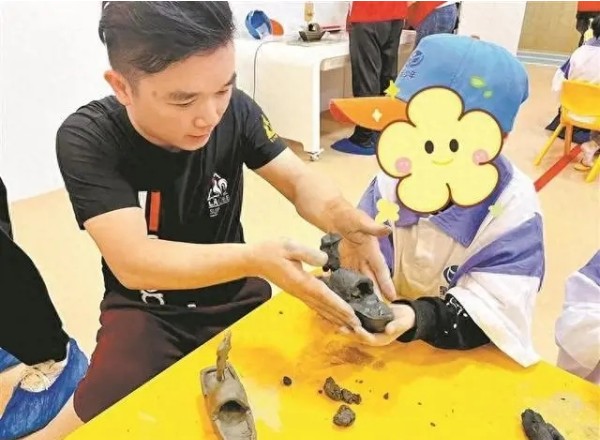 “濃情端午 傳承古韻”孤獨癥家庭主題活動在泉州舉行