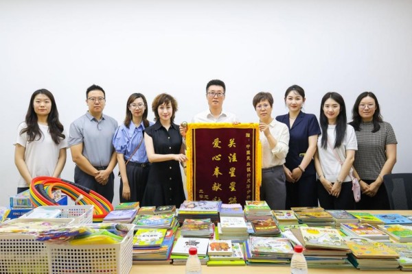 民生銀行天津分行青年志愿團隊慰問孤獨癥兒童