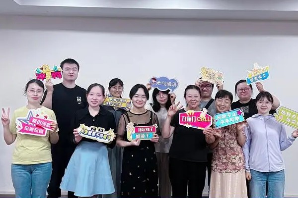 昆成中國(guó)星媽讀書會(huì)，鼓勵(lì)孤獨(dú)癥孩子的媽媽