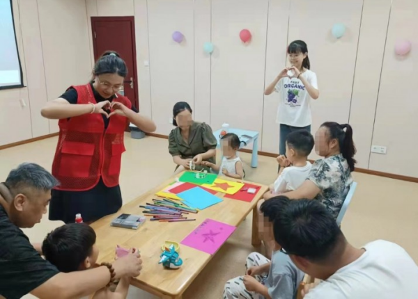 揚州大學(xué)商學(xué)院開展關(guān)愛孤獨癥兒童暑期實踐活動