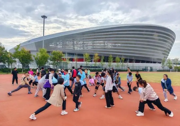 鄭州“心青年”跑團(tuán)讓自閉癥孩子快樂奔跑