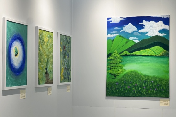 “新星點(diǎn)點(diǎn)、燭光熠熠”自閉癥兒童畫展在上海舉行