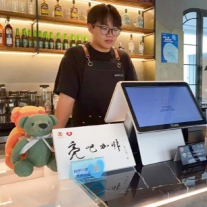 上?！傲涟煽Х取敝陋毎Y家庭