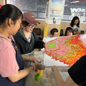 回饋全國愛心人士，蕪湖孤獨(dú)癥青少年手繪5100張賀卡