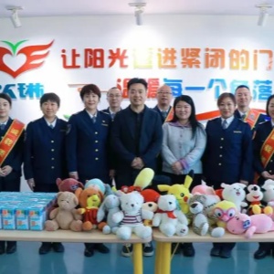 青島公交志愿者幫自閉癥兒童實現(xiàn)“微心愿”