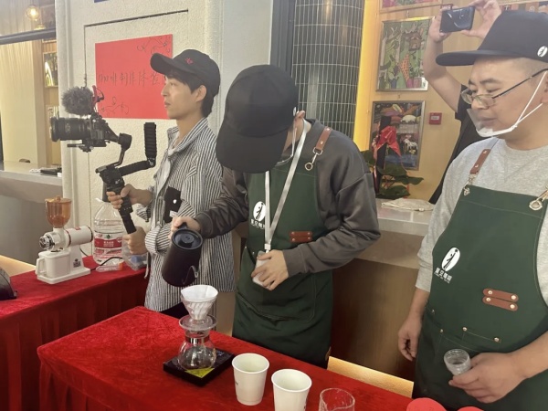 孤獨(dú)癥咖啡館“星空咖啡”首家旗艦店在廈門(mén)開(kāi)業(yè)