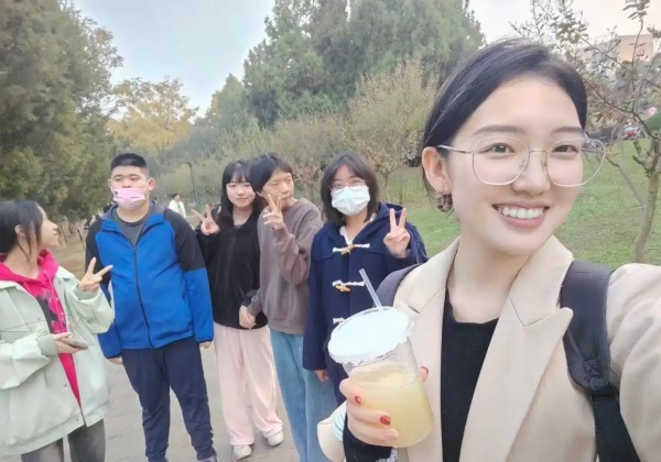 中國(guó)科大00后女生為孤獨(dú)癥父母提供喘息服務(wù)（二）