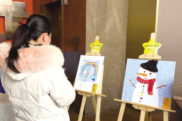 “小宇宙·大世界”孤獨(dú)癥公益繪畫展在蘭州開展