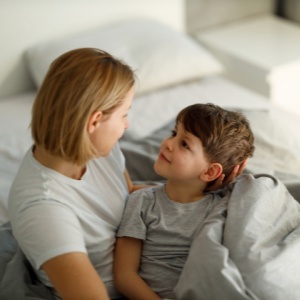 如何提高自閉癥孩子與他人目光對視的能力？