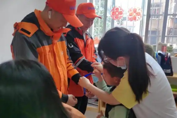 UU 跑腿用溫暖守護岳陽自閉癥兒童