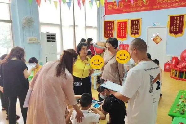 共青團(tuán)佛山市委員會(huì)為孤獨(dú)癥孩子提供沙盤游戲輔導(dǎo)